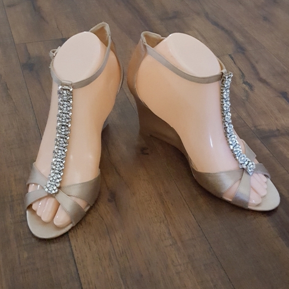 Badgley Mischka Beige Romance T Strap Rhinestone Sculpted Wedges - Picture 5 of 11